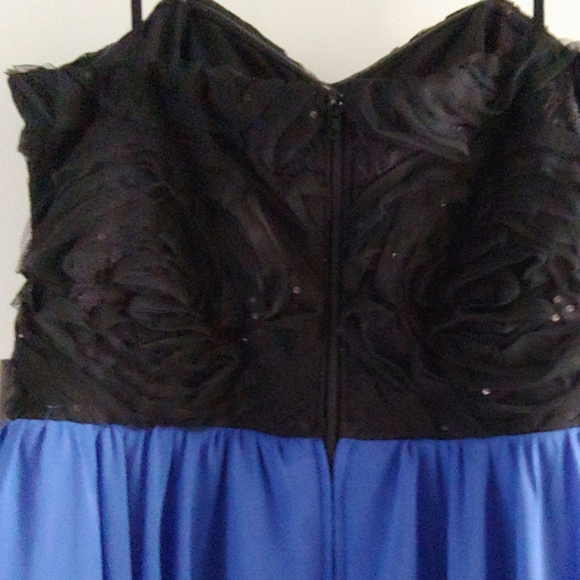 Dress - Picture 4 of 4